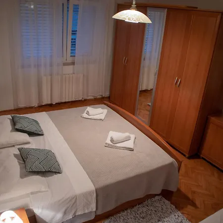 Viollet Apartment *